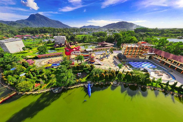 Waterboom Taman Cinta Gunung Poteng Singkawang